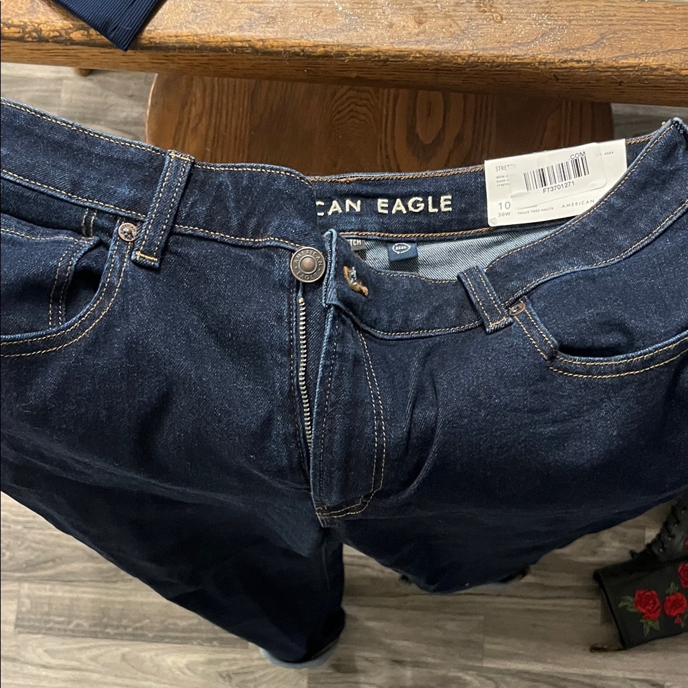 American Eagle Outfitters mom jeans